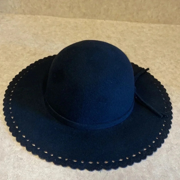 Anna & Ava Black 100% Wool Scalloped Edge Hat - Picture 9 of 9